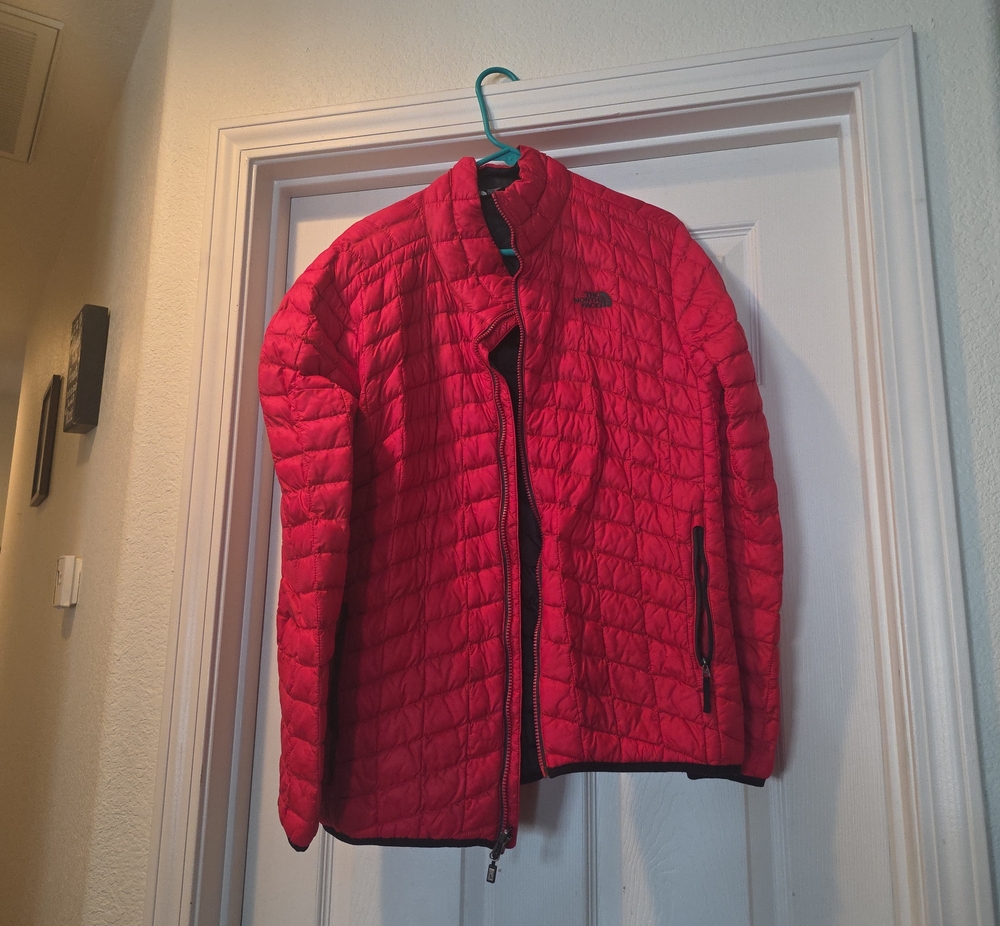 The North Face Men's Red Quilted Insulated Puffer Jacket